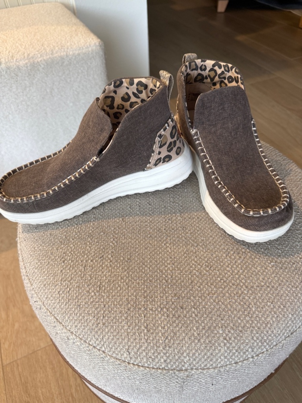 Hey Dude women’s size 6 Brown Slip-On Shoes with Leopard Accent - Picture 2 of 5